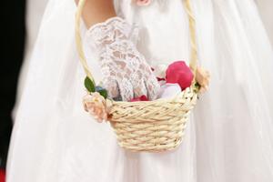 お祝いの席に適したドレスを扱う業者選び